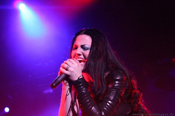 Evanescence-2011-Dusseldorf_07