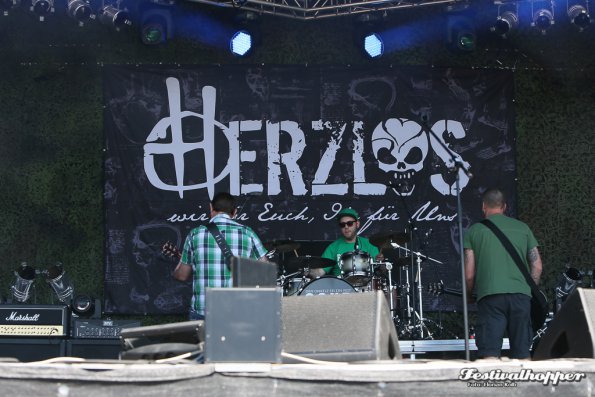 Herzlos-0318