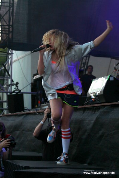 the-ting-tings-2100