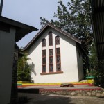 Bob Marley Mausoleum, davor der "Stone of Inspiration".