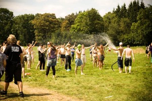 Erfrischung bei herrlichem Sonnenschein: Feuerwehr und Schluck den Druck @ Rocken am Brocken Festival