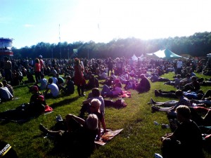 Bestes Festivalwetter lädt zum entspannten betrachten aus der Ferne ein.