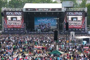 RIP-Samstag-TheWombats-100