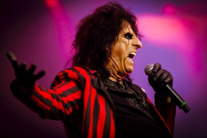 Mehr als 75.000 Besucher beim größten Heavy-Metal-Festival der Welt. Rund 120 Bands standen auf dem Programm. Hier Alice Cooper