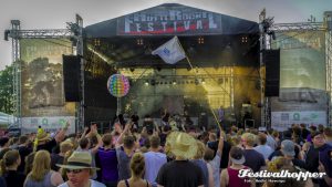 Hi! Spencer aus Hagen bringen das Publikum beim Hütte Rockt Festival zum Kochen. Foto André Havergo