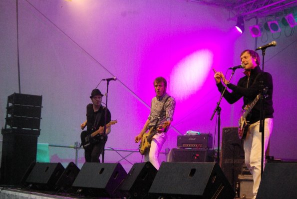 09-08-02_bigdayout_801_trashmonkeys_800x600