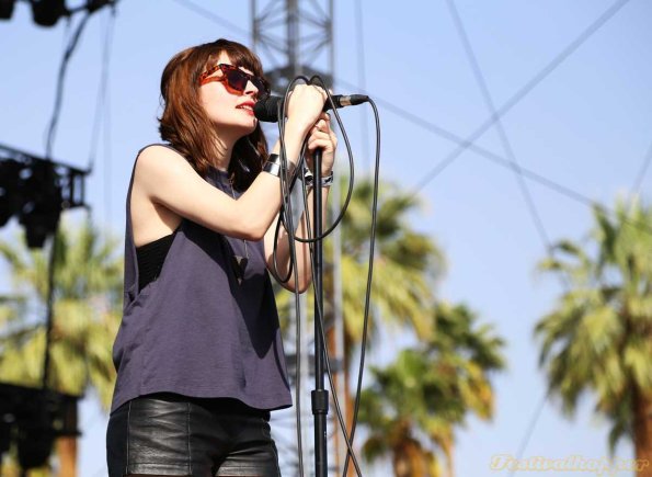 Coachella-2014-Cvrches2155