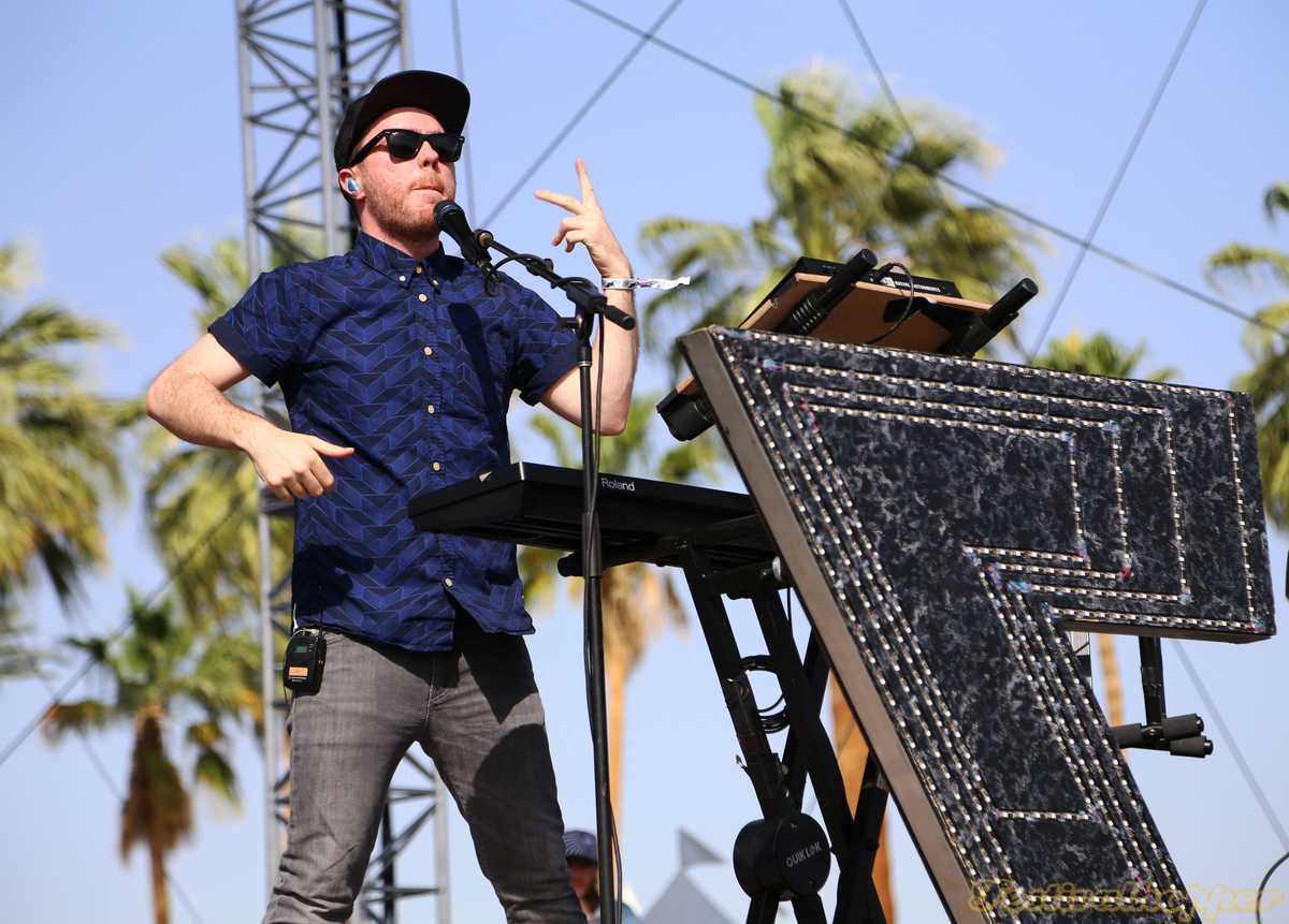 Coachella-2014-Cvrches2129