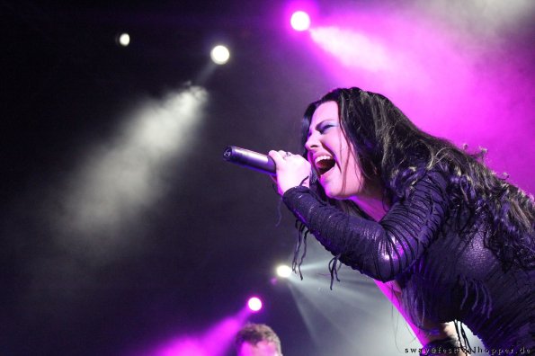 Evanescence-2011-Dusseldorf_02