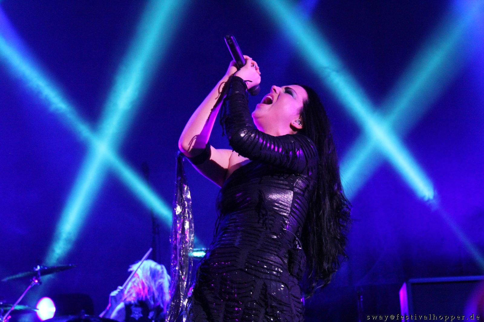 Evanescence-2011-Dusseldorf_09