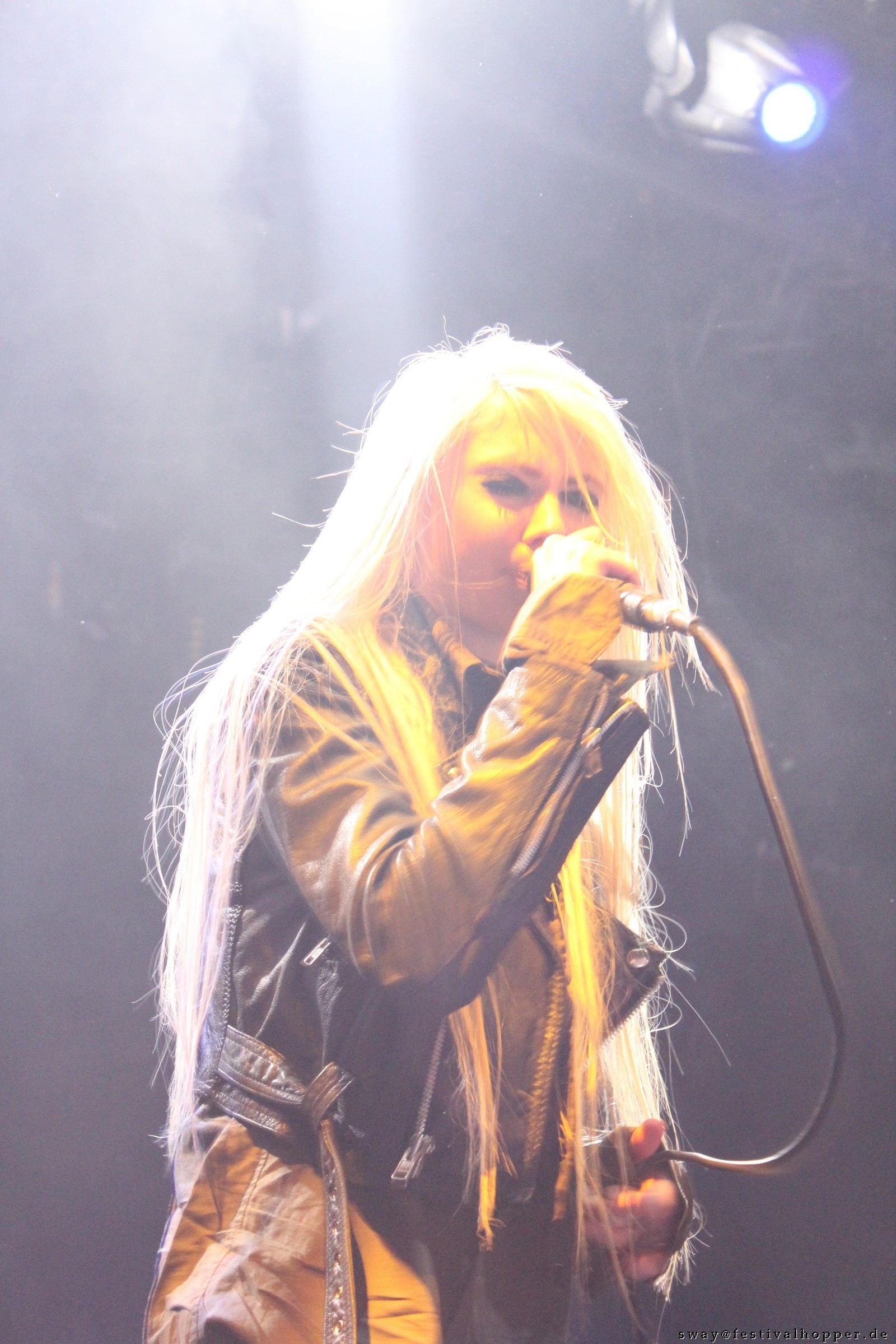 The-Pretty-Reckless-2011-Dusseldorf_06