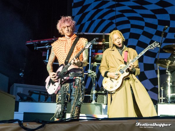 machine gun kelly lolla2022