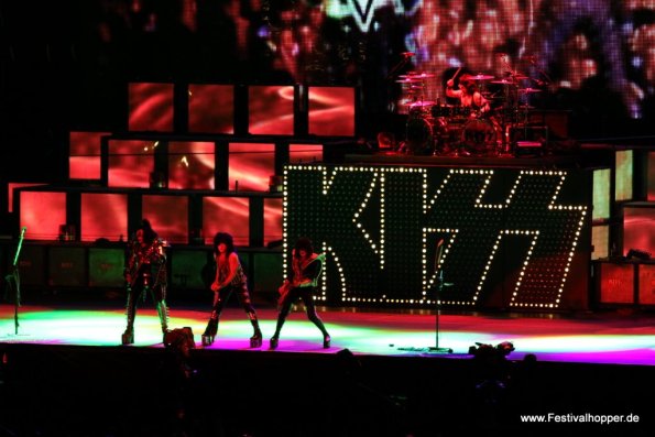 rar10-kiss-24