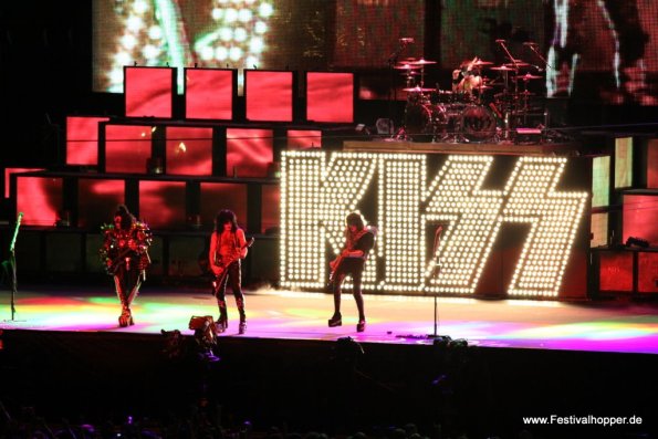 rar10-kiss-25