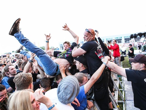 fans2_reloadfestival_2013