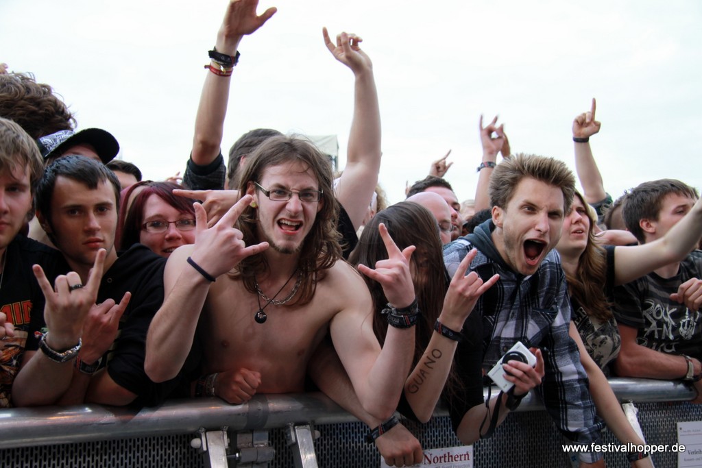 Guano-Apes-Crowd-IMG_3137