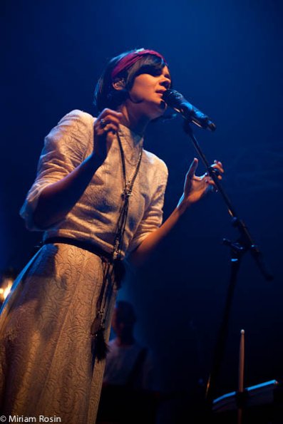 Bat-For-Lashes-08-2712