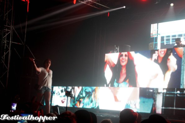 SMS 2015 Robin Schulz mit Groupie