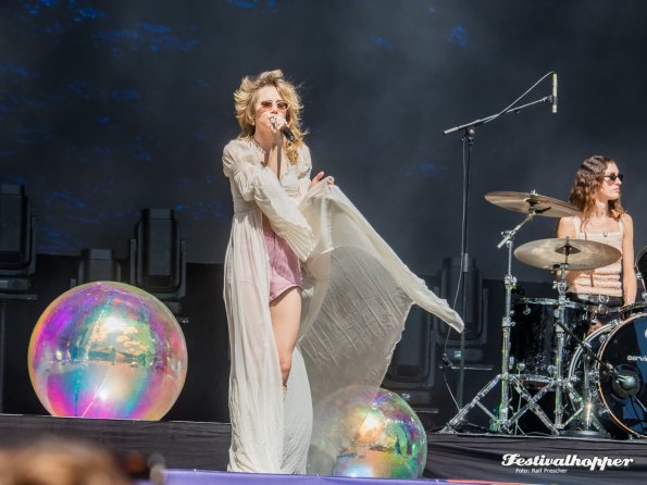 suki waterhouse superbloom2025