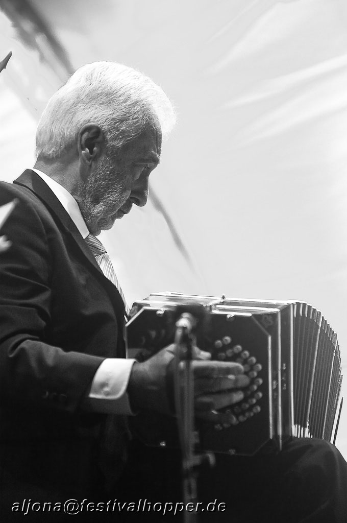 Juan-Jose-Mosalini-Thueringer-Symphoniker_tff-rudolstadt-2011-55