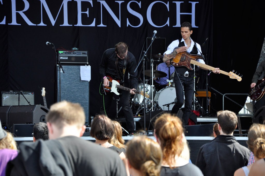 Omas Teich mit Donots, Kellermensch und Frau Potz › Festivalhopper