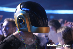 contact_crowd